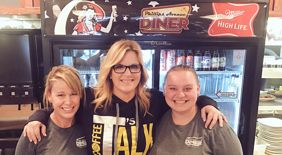Trisha Yearwood Video at Phillips Ave. Diner Sioux Falls