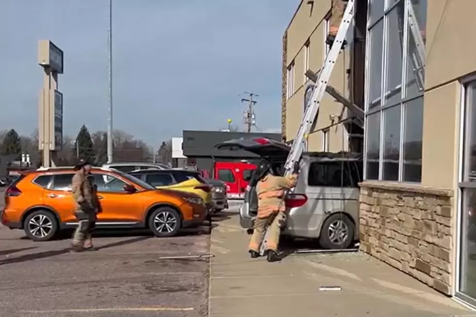 Van Crashes Into Sioux Falls Daycare. Here’s What Happened