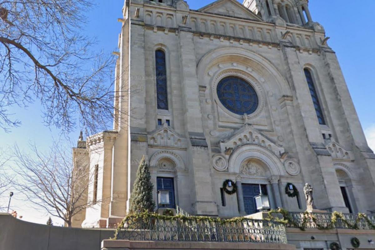 Sophie mudd big tits scheduled an meeting with a book the