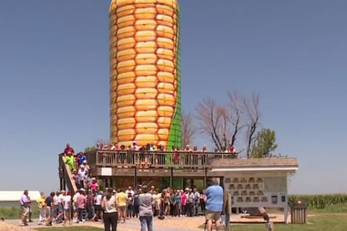 The ‘Tallest Ear Of Corn’ Is Just A Little Over An Hour Away From Sioux Falls