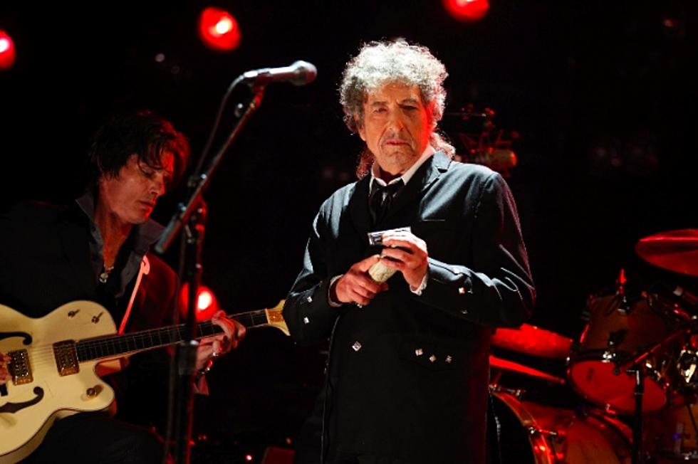 Bob Dylan Re-Opens Famous Theatre