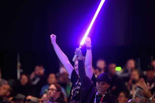 Theaters Ban Lightsabers, Masks, and Light-Up Thingies When Star Wars: The Force Awakens Opens