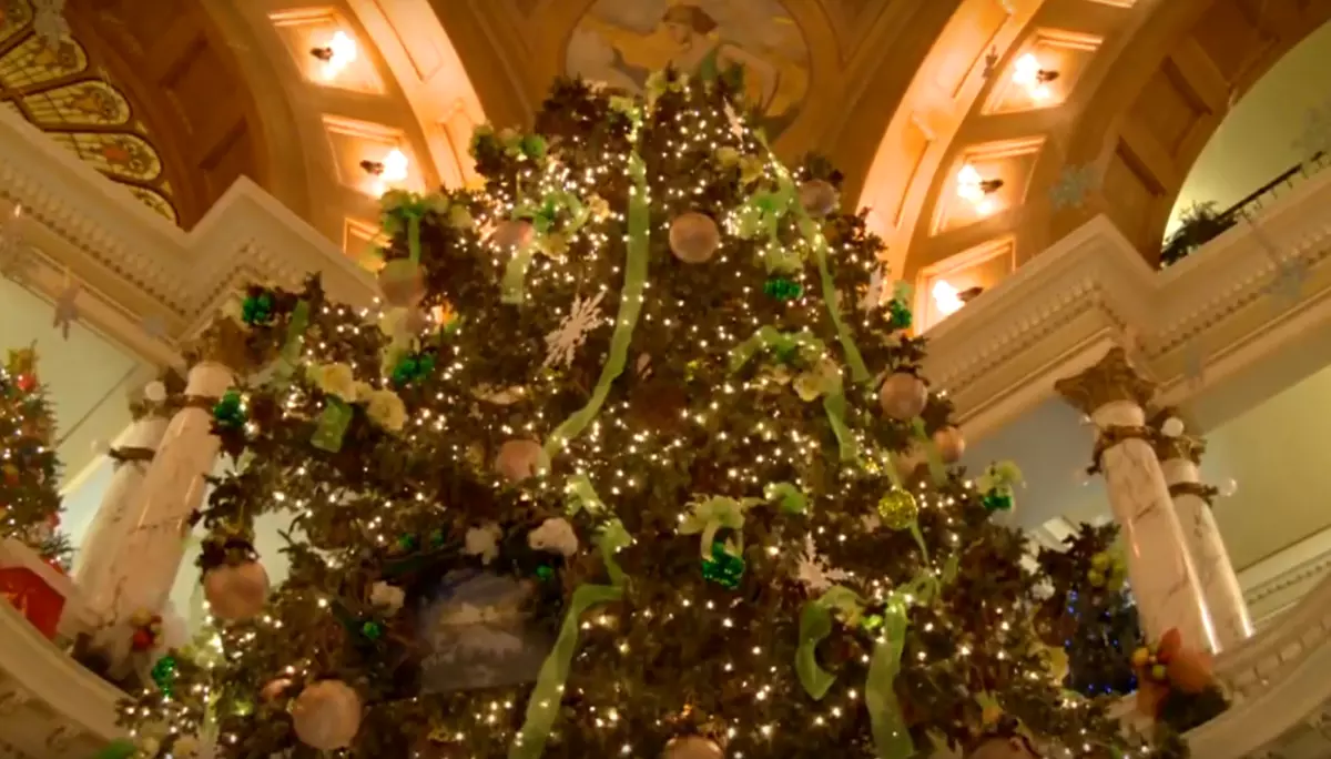 South Dakota Capitol Christmas Tree Display among Best in World