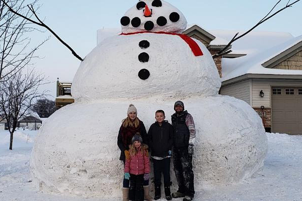 Buffalo, Minnesota Man Builds 20-Foot Snowman