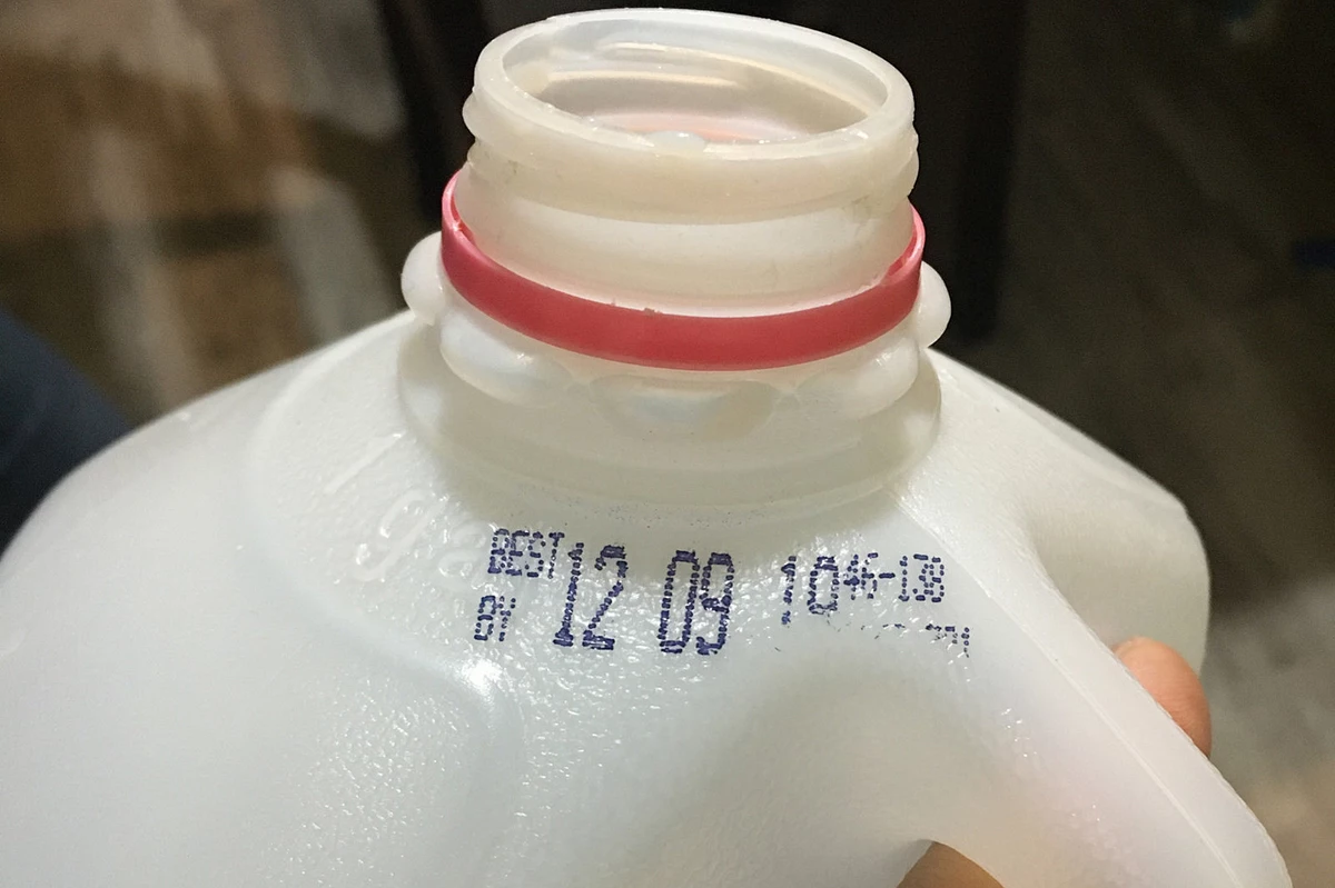 На просроченном молоке можно. Просроченное молоко. Expired Milk. Молоко из макадамии. Drink Milk expired.
