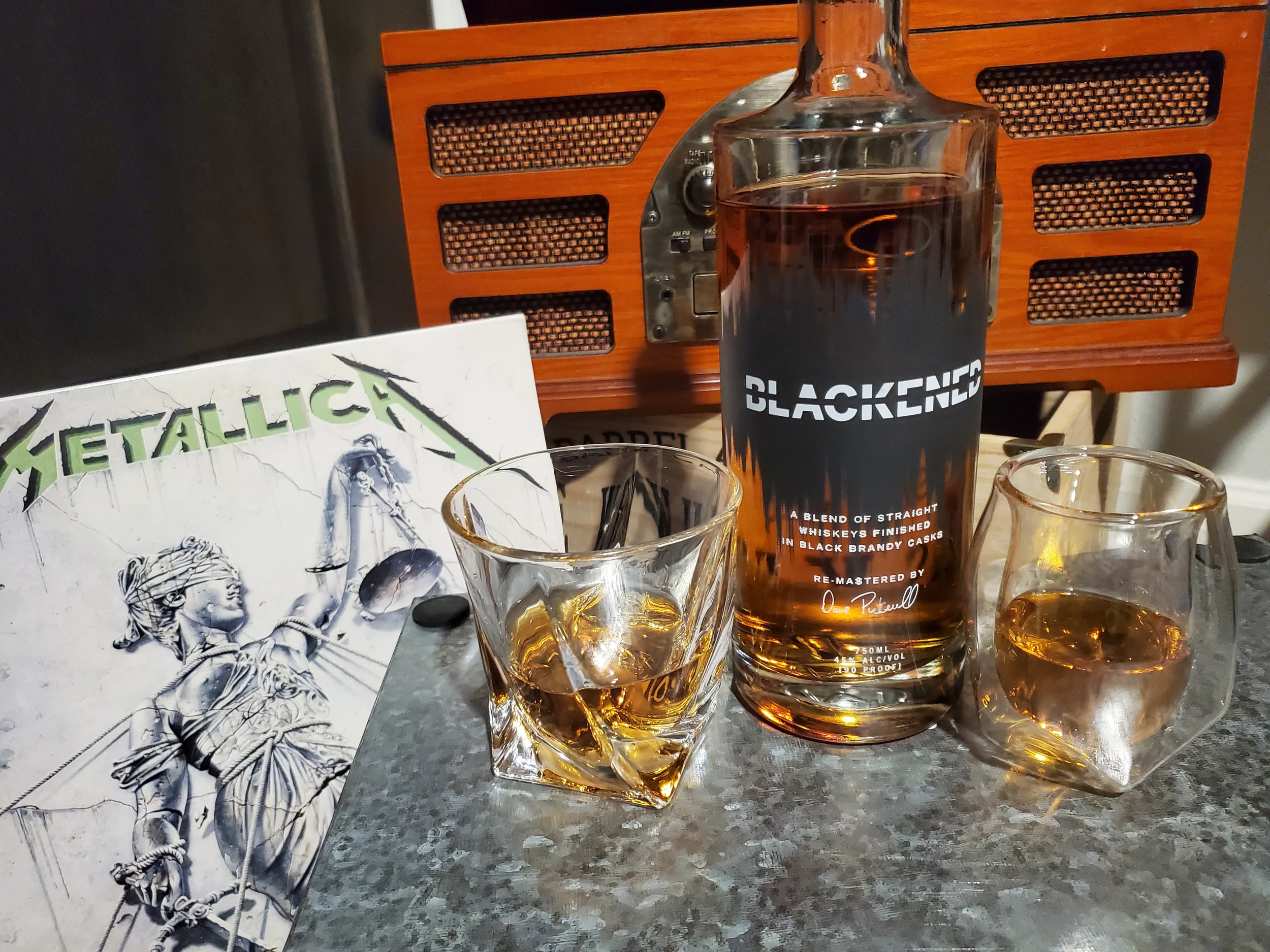 handicap aankleden Verdwijnen Bourbon on the Rock: BLACKENED Whiskey Meets Metallica