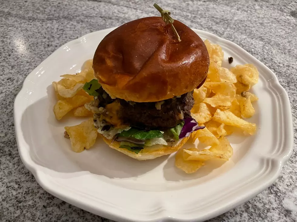 Burger Battle Review: Monk's Ale House's 'Griddy Burger'