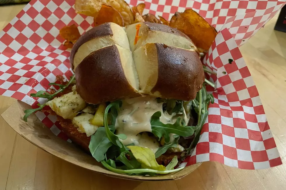 Burger Battle Review: Falls Overlook Cafe&#8217;s &#8216;BCB Burger&#8217;