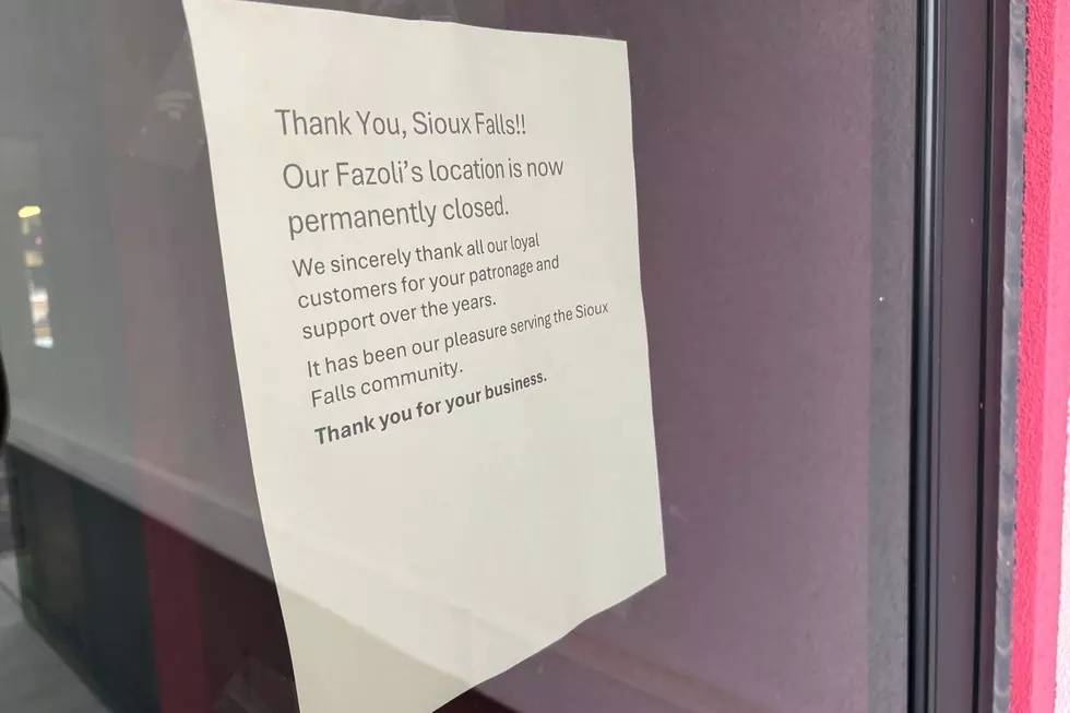 Fazoli's Closed Sign