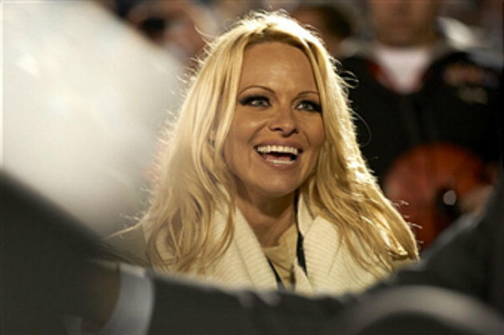 Pam Anderson to Run the New York Marathon