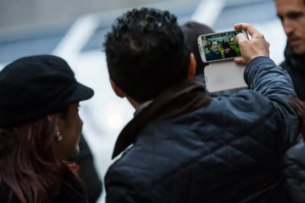 Hipsters&#8217; Selfie Stick Sing-Along Ends in Near Calamity