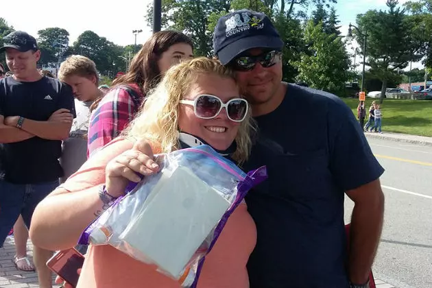 A Ziplock Bag, Some Duct Tape, Crafty Hubby And Sarah Is Ready For Luke Bryan