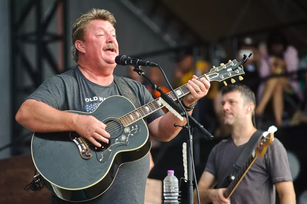 The Reviews Are In – A Joe Diffie Concert Is Not To Be Missed!