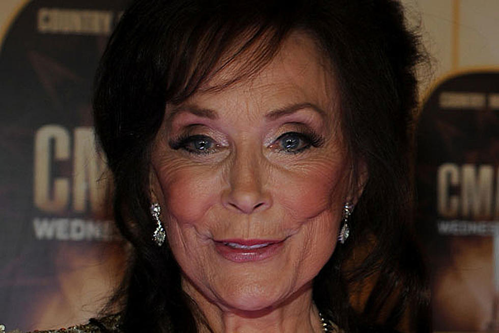 Country News: Loretta Lynn Broke Her Hip