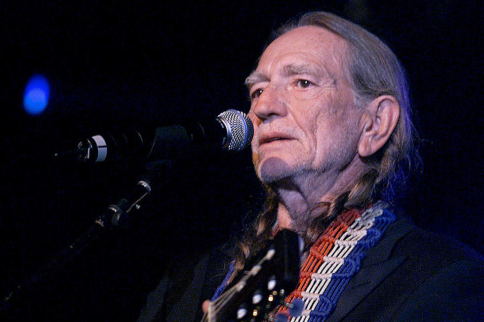 Country News: Willie Nelson Cancels Some Shows