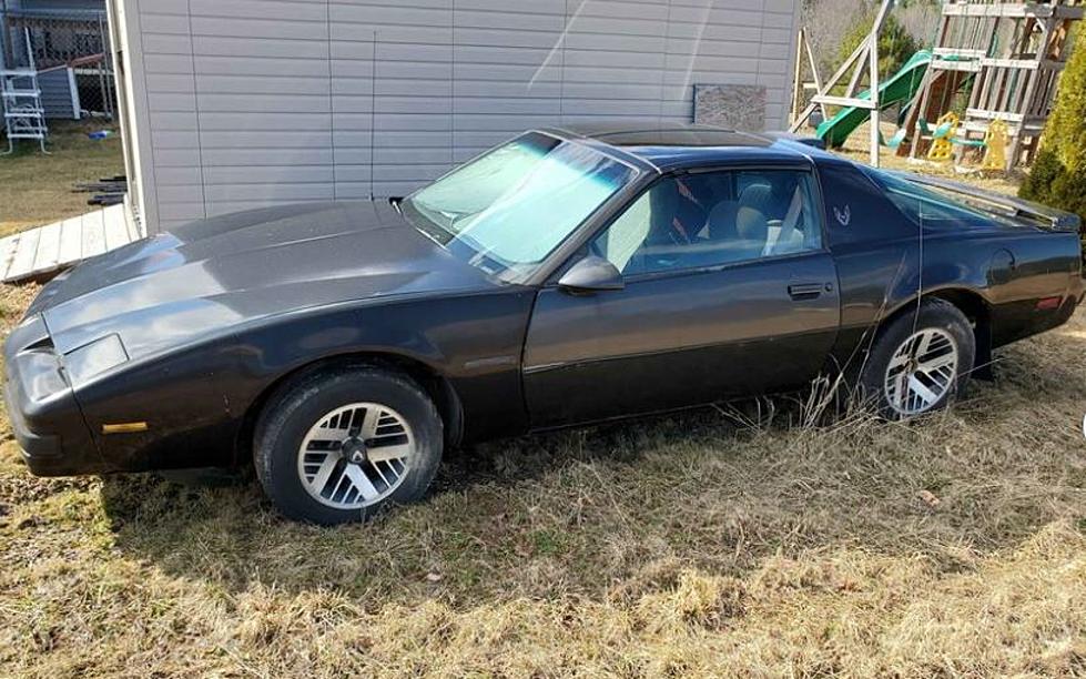 Live Your &#8216;Knight Rider&#8217; Fantasies in This Pontiac Firebird &#8216;KITT&#8217; for Sale in Maine