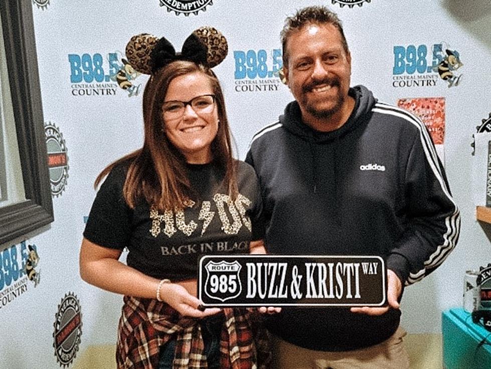 Buzz & Kristi Extra: Christmas Gift Wrapping Challenge