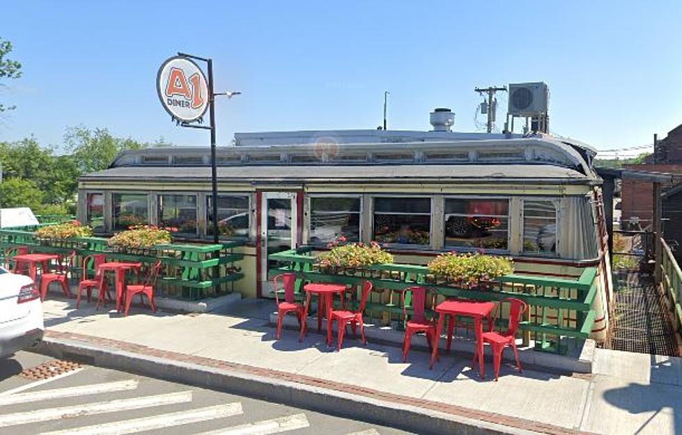Do You Agree This Is The Most Charming Retro Diner In Maine?
