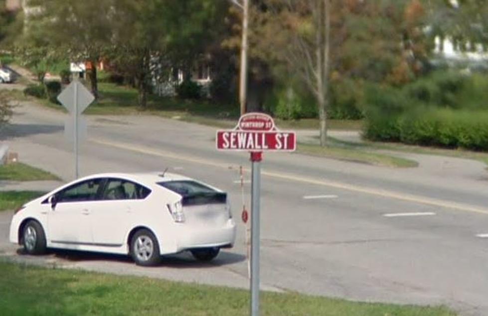 What Do These Brown &#038; White Signs in Augusta, Maine, Mean?