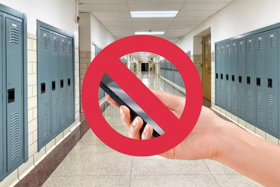 Another Maine School District Bans Smartphones and Smartwatches