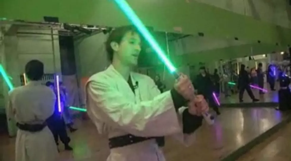 Light Saber School Teaches Adults to Fight Like Jedi &#8211; Daily Dose of Weird [VIDEO]