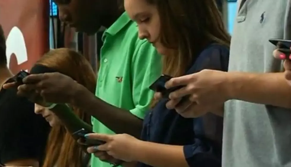 Quick Texters Compete in US National Texting Championship &#8211; Daily Dose of Weird [VIDEO]
