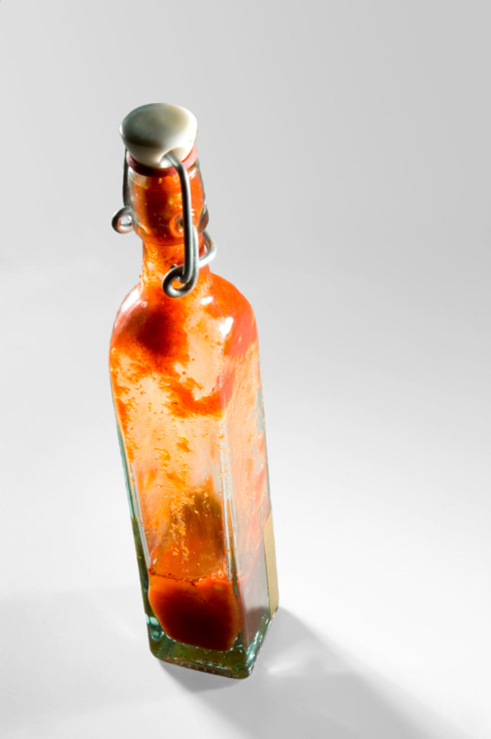 How to Evenly Apply Plenty of Hot Sauce to Your Favorite Dish