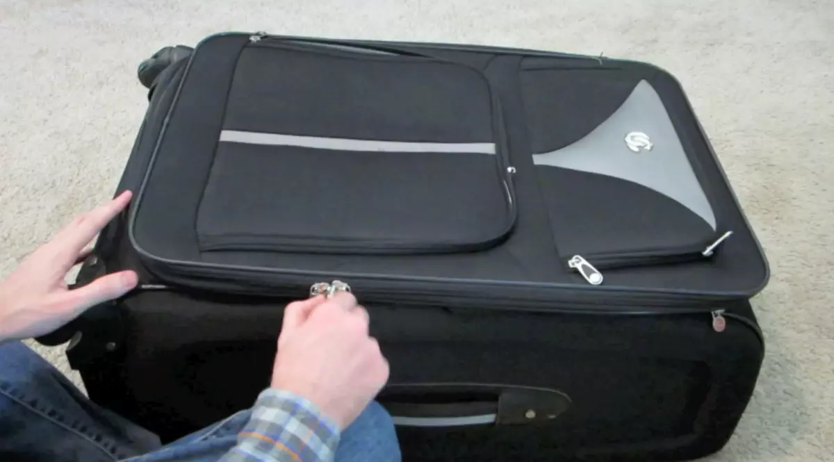 How to Open a Locked Suitcase [VIDEO]