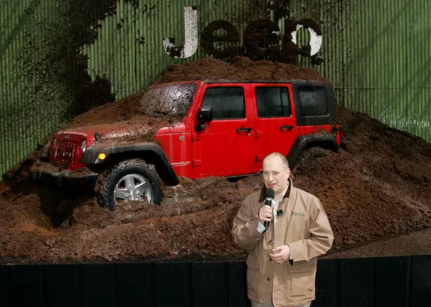 Jeep Club Helps Nurses Get to Hospital During East Coast Blizzard