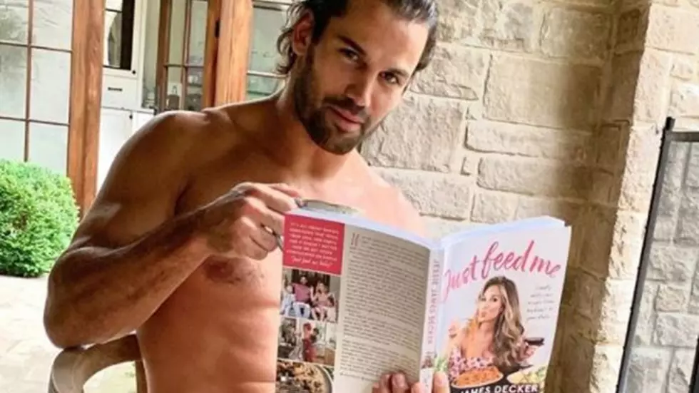 Former Bronco Eric Decker Goes Nude to Promote Wife’s Cookbook