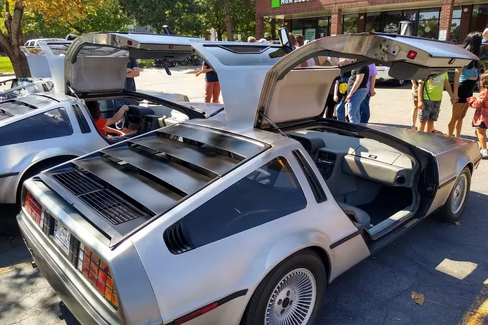 2022 DeLoreans Day at Totally 80&#8217;s Pizza Included the Best Costume