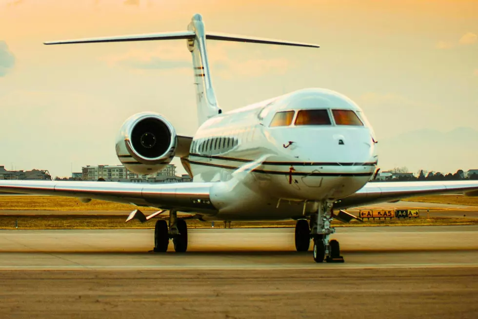 Rare: Denver to Wyoming Passenger Jet Hits Deer on Runway
