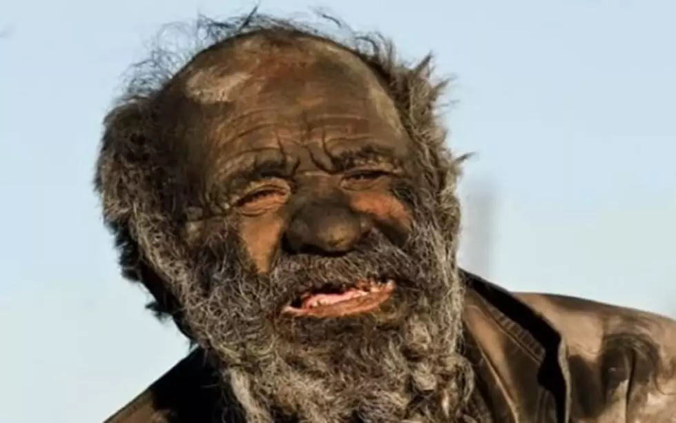The World’s Dirtiest Man Hasn’t Bathed in Sixty Years [Video]