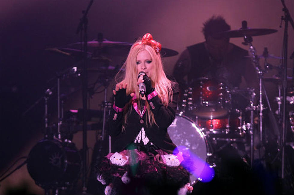Avril Lavigne Releases “Hello Kitty”