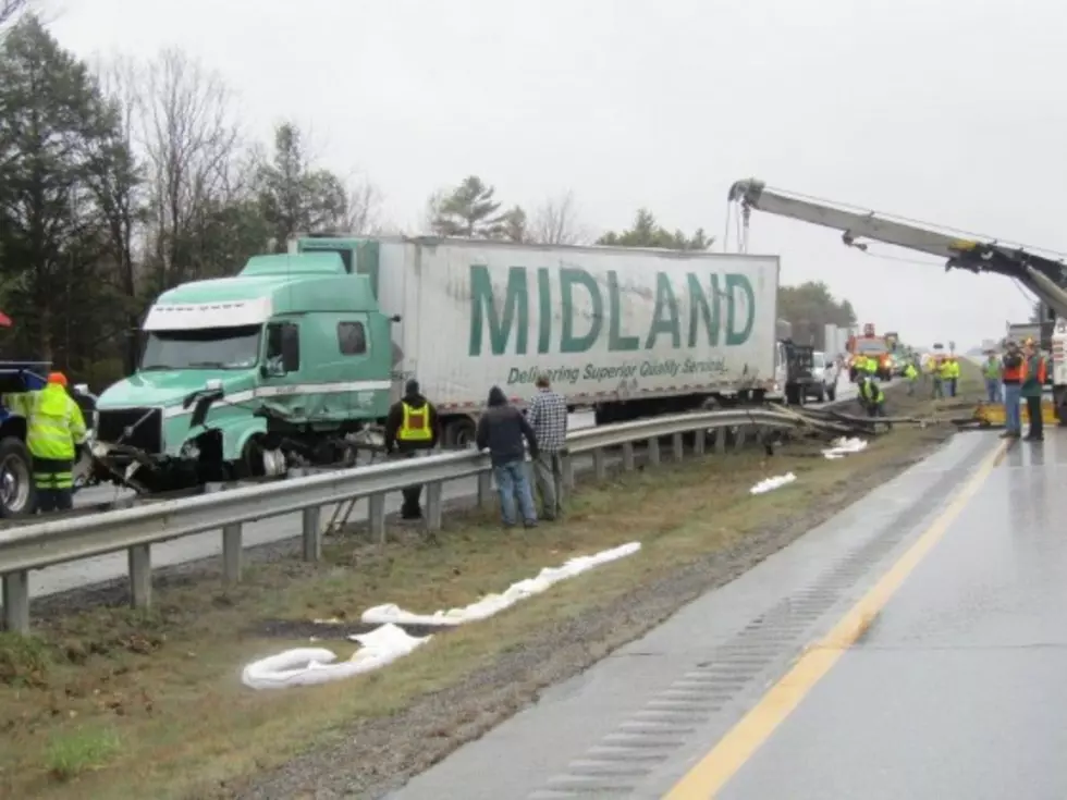 *BREAKING* 18 Wheeler Crash Causing Traffic Backup On I-95 From Farmingdale Back Through Gardiner Tolls (PHOTOS)