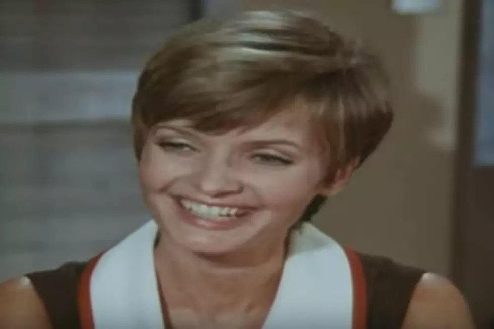‘Brady Bunch’ Mother, Florence Henderson, Dies on Thanksgiving