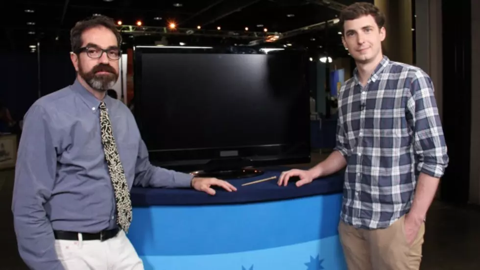 Is This Real Life? Guy Brings 2008 Flatscreen TV To Antiques Roadshow. Priceless