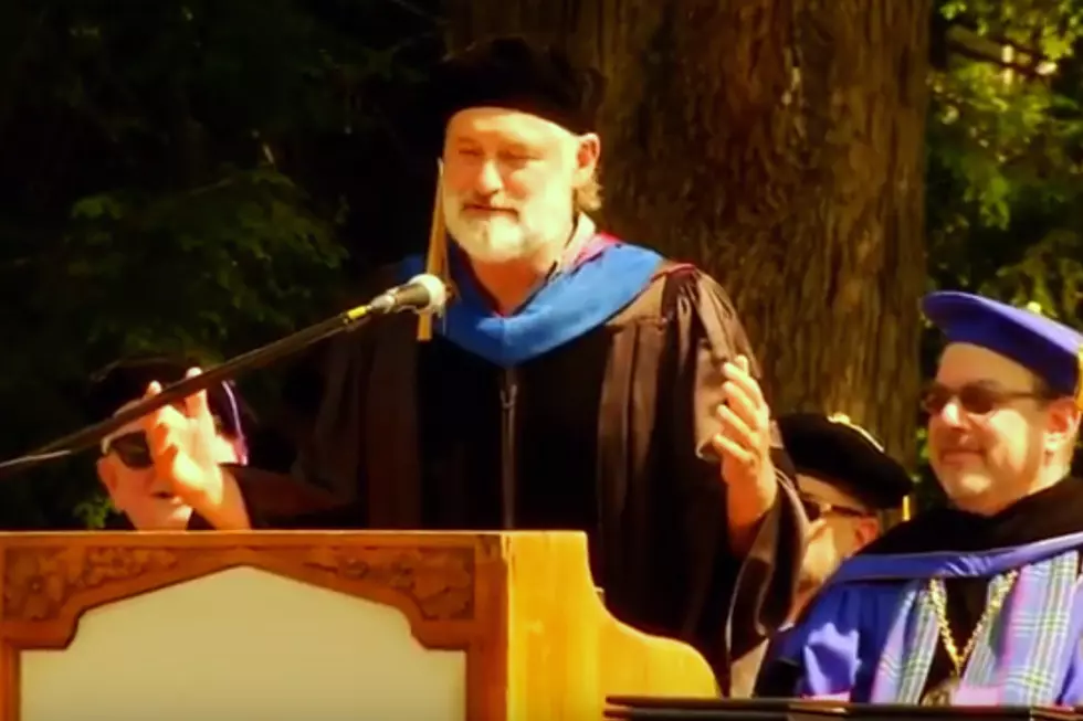 Bill Pullman Turns the Greatest Movie Speech of All-Time into an Awesome Commencement Speech