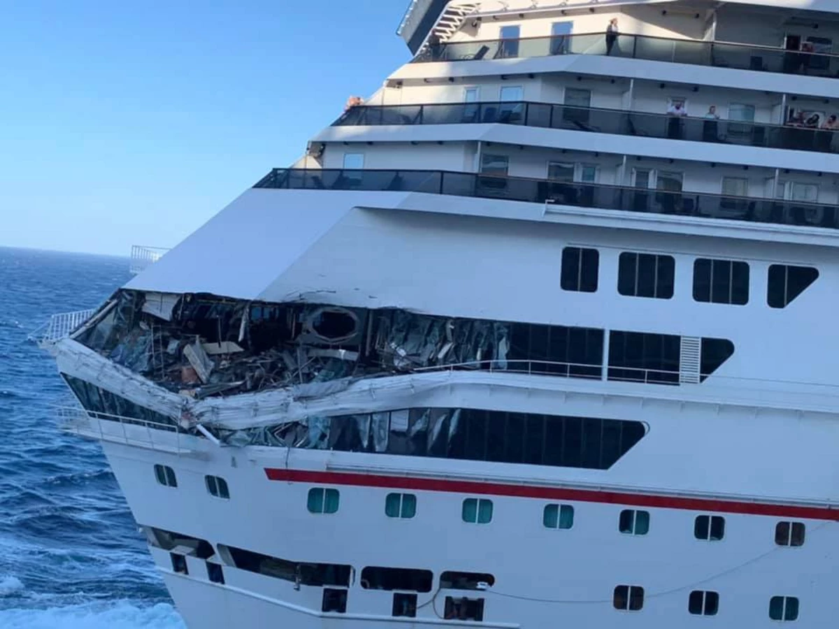 2 carnival cruise ships collide