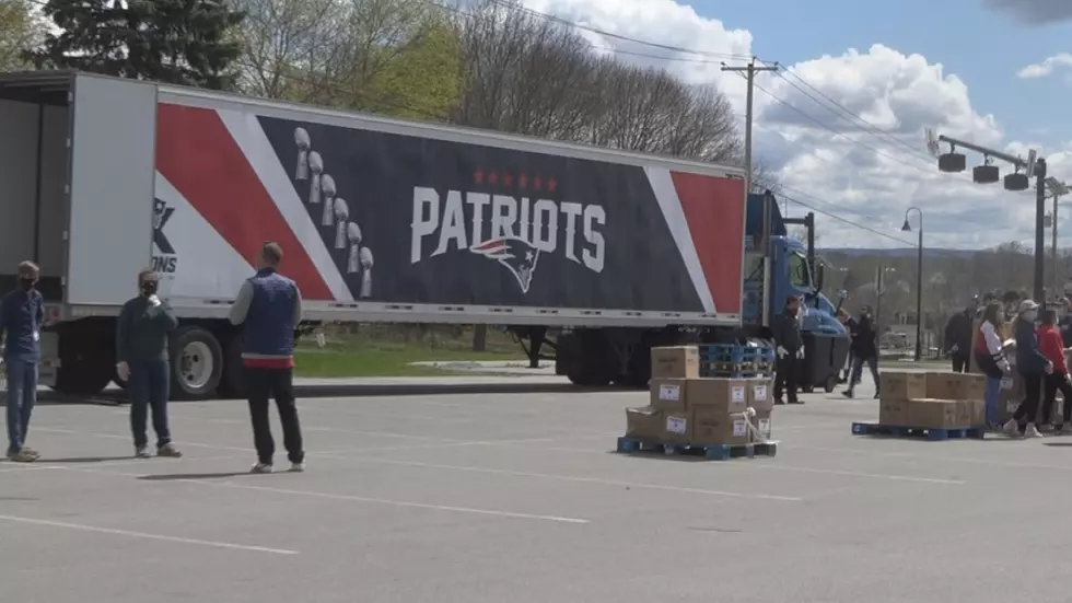 Patriots Truck Delivers Meals for Veterans in Bangor