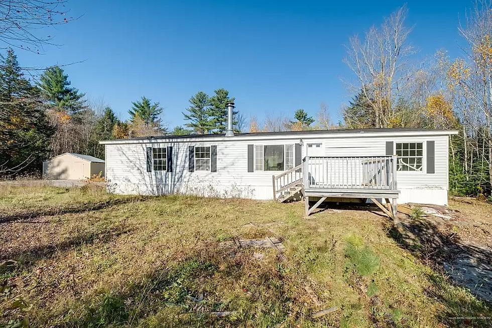 The Cheapest House For Sale in Belgrade, Maine Has a Jacuzzi Tub