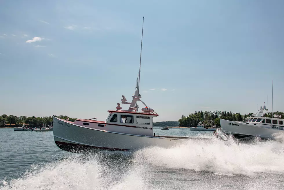 See These Incredible Photos of Maine&#8217;s 2022 Lobster Boat Races in Friendship