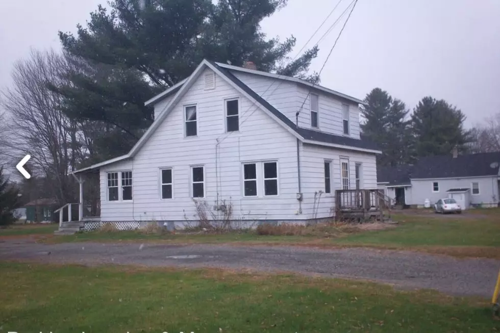 Rent This 3 Bedroom House in Central Maine For $1,100 Bucks a Month!