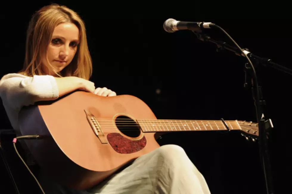 ‘Like a Rose’ from Ashley Monroe is Sweet and Delicate Like the Flower She Sings About