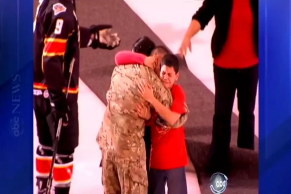 Slippery Reunion&#8211;Soldier Reunites with Family at Hockey Game [VIDEO]