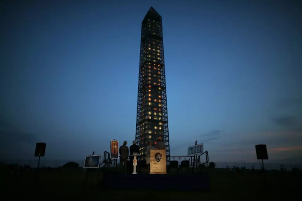 Earthquake Damaged Washington Monument with it&#8217;s Own Historical Light Show [VIDEO]