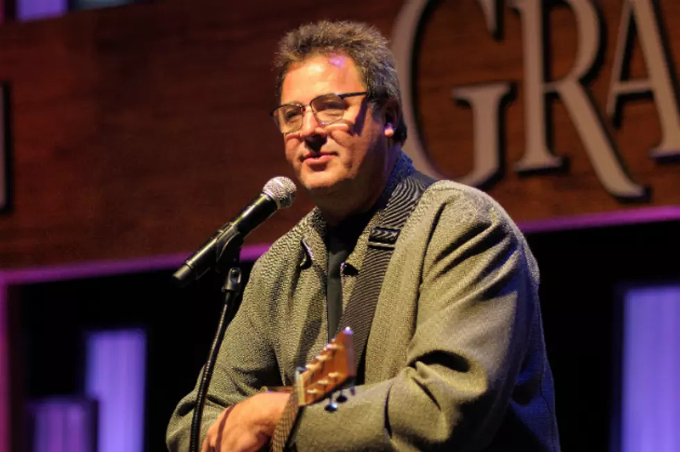 Vince Gill Goes After Westboro Baptist Protesters Outside Concert Venue! [VIDEO]