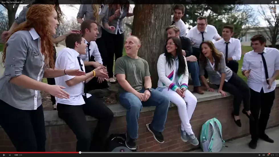 How To Get a Woman To Kiss You – Bring Along Acapella Singers [VIDEO]
