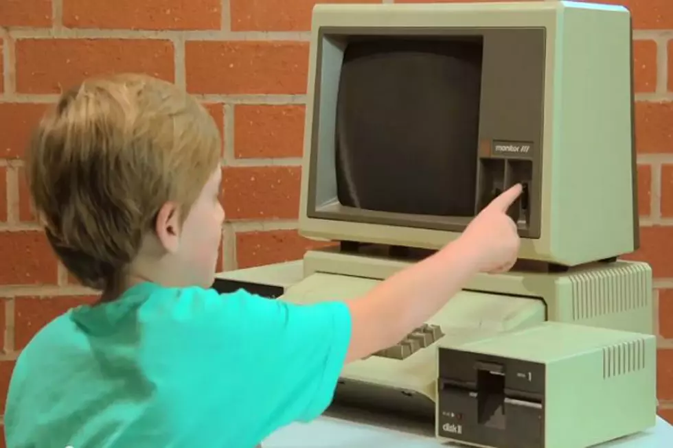 Watching Kids Using Old Computers is Funny [VIDEO]