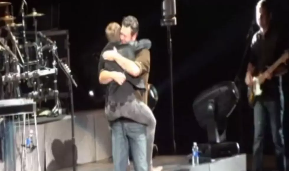 Blake Shelton &#038; Justin Moore Offer Up Best On-Stage Hug! [VIDEO]